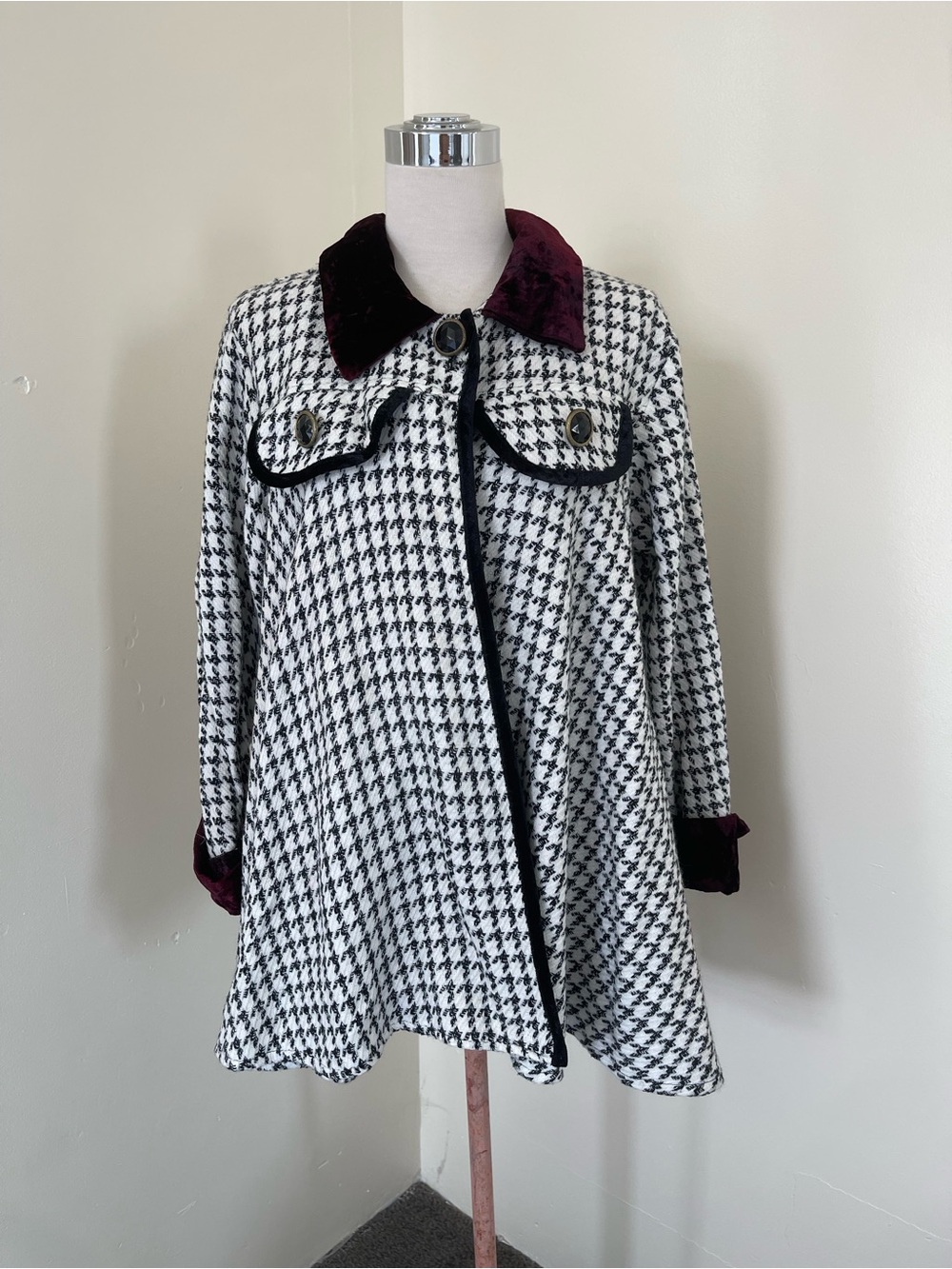 Houndstooth Swing Cape with Burgundy Velvet Trim - Black & White